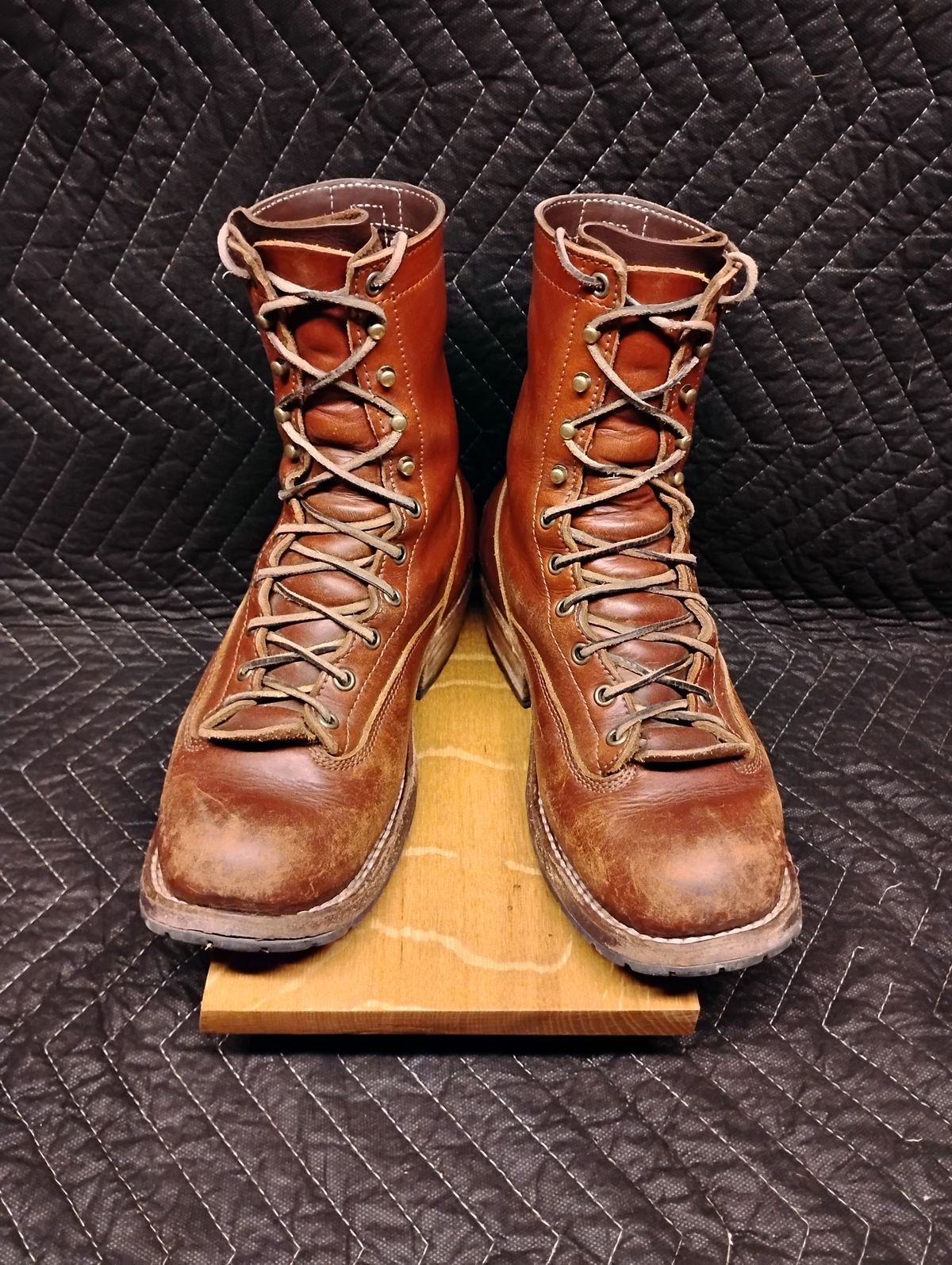 Photo by evsnova74 on January 1, 2026 of the Frank's Boots Front Range in Wickett & Craig Chestnut English Bridle.