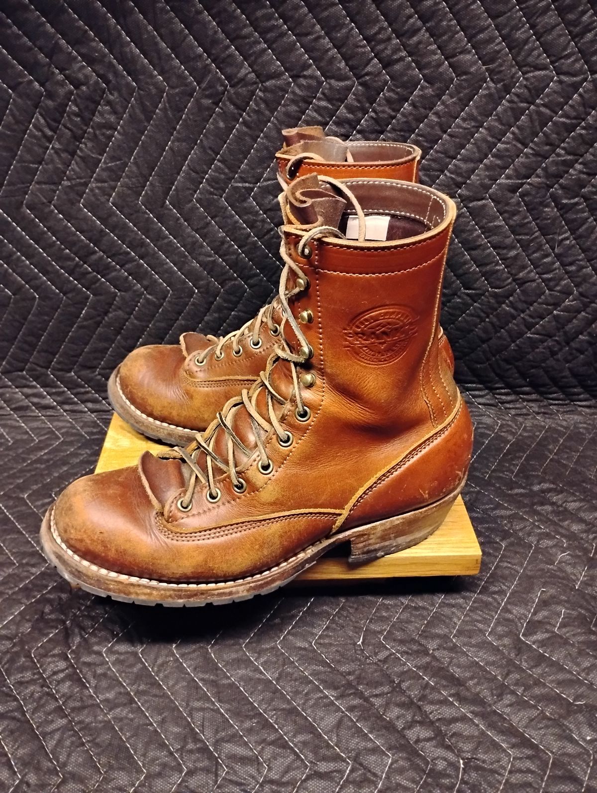 Photo by evsnova74 on January 1, 2026 of the Frank's Boots Front Range in Wickett & Craig Chestnut English Bridle.