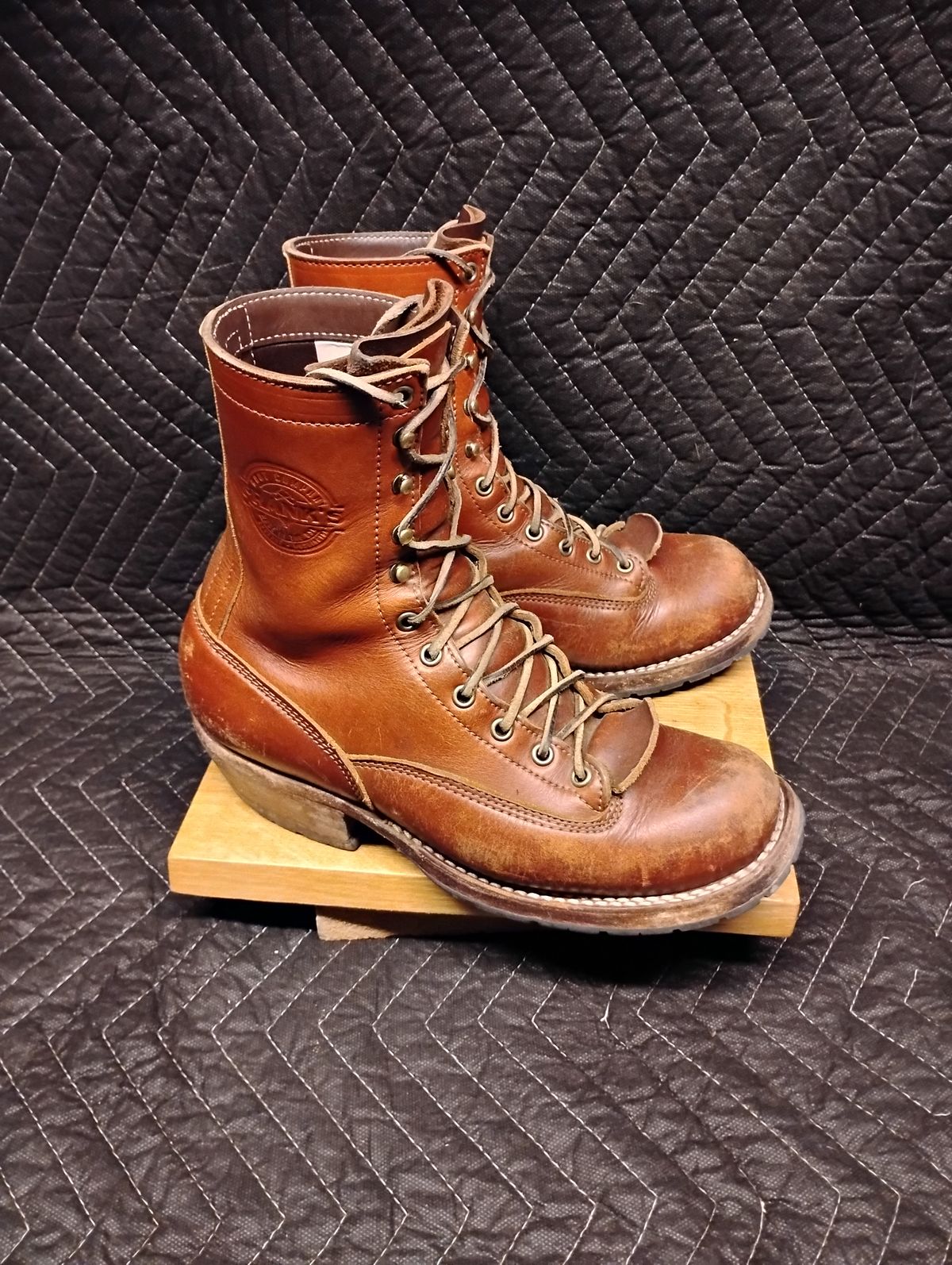 Photo by evsnova74 on January 1, 2026 of the Frank's Boots Front Range in Wickett & Craig Chestnut English Bridle.