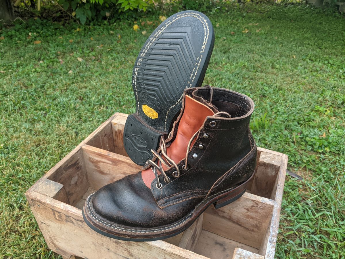 Photo by evsnova74 on August 30, 2024 of the White's 350 Cruiser in Horween Dark Brown Waxed Flesh.