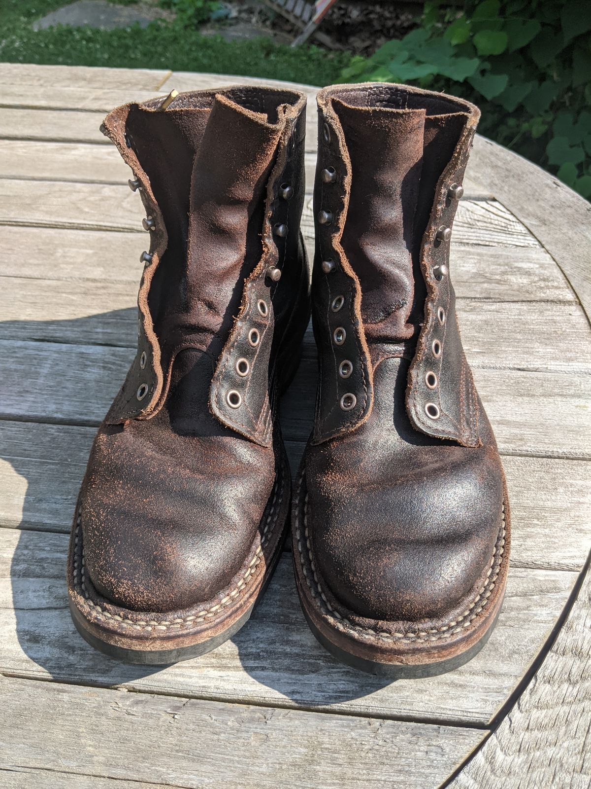 Photo by evsnova74 on June 22, 2024 of the White's 350 Cruiser in Horween Dark Brown Waxed Flesh.