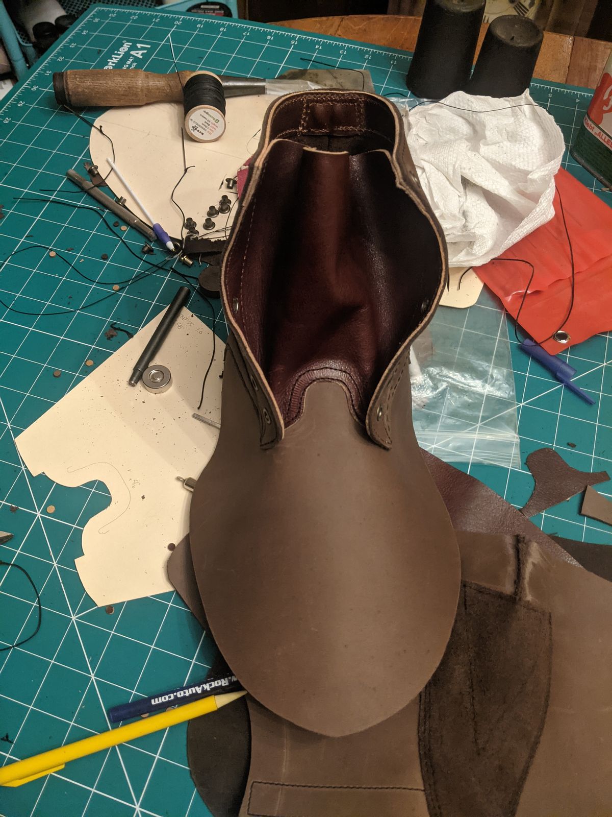 Photo by evsnova74 on October 8, 2025 of the Self-Made Custom Model in S.B. Foot Itasca Chestnut.