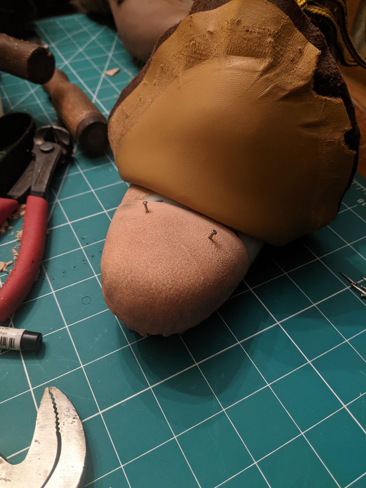 Photo by evsnova74 on October 11, 2025 of the Self-Made Custom Model in S.B. Foot Itasca Chestnut.