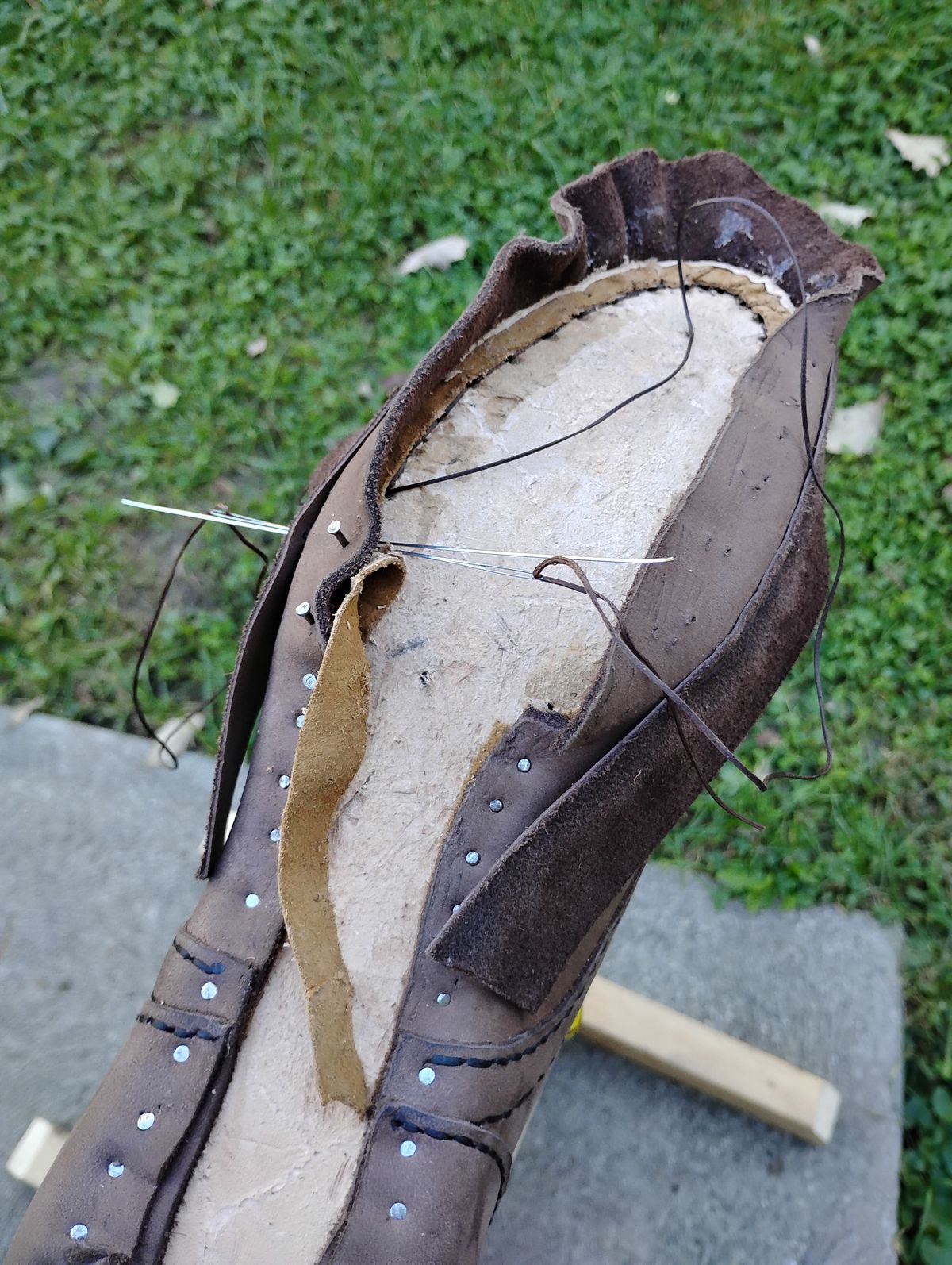 Photo by evsnova74 on October 12, 2025 of the Self-Made Custom Model in S.B. Foot Itasca Chestnut.