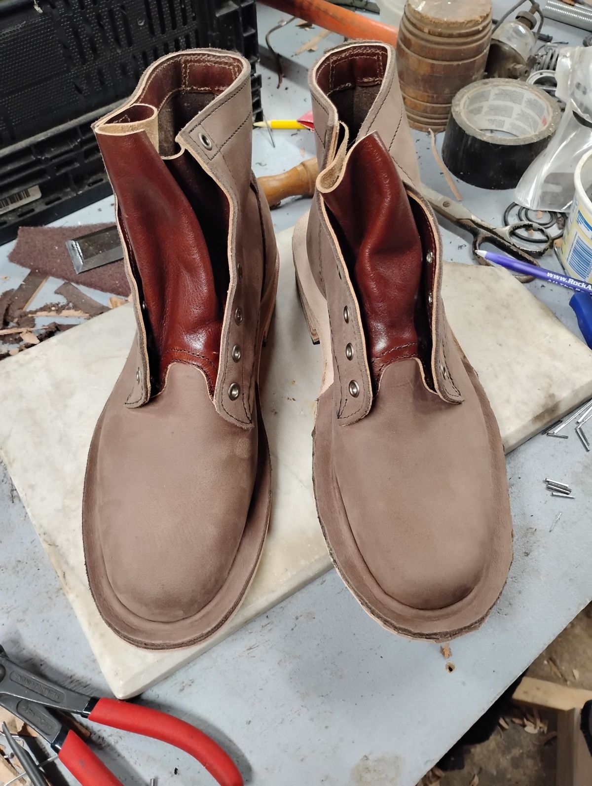 Photo by evsnova74 on October 16, 2025 of the Self-Made Custom Model in S.B. Foot Itasca Chestnut.