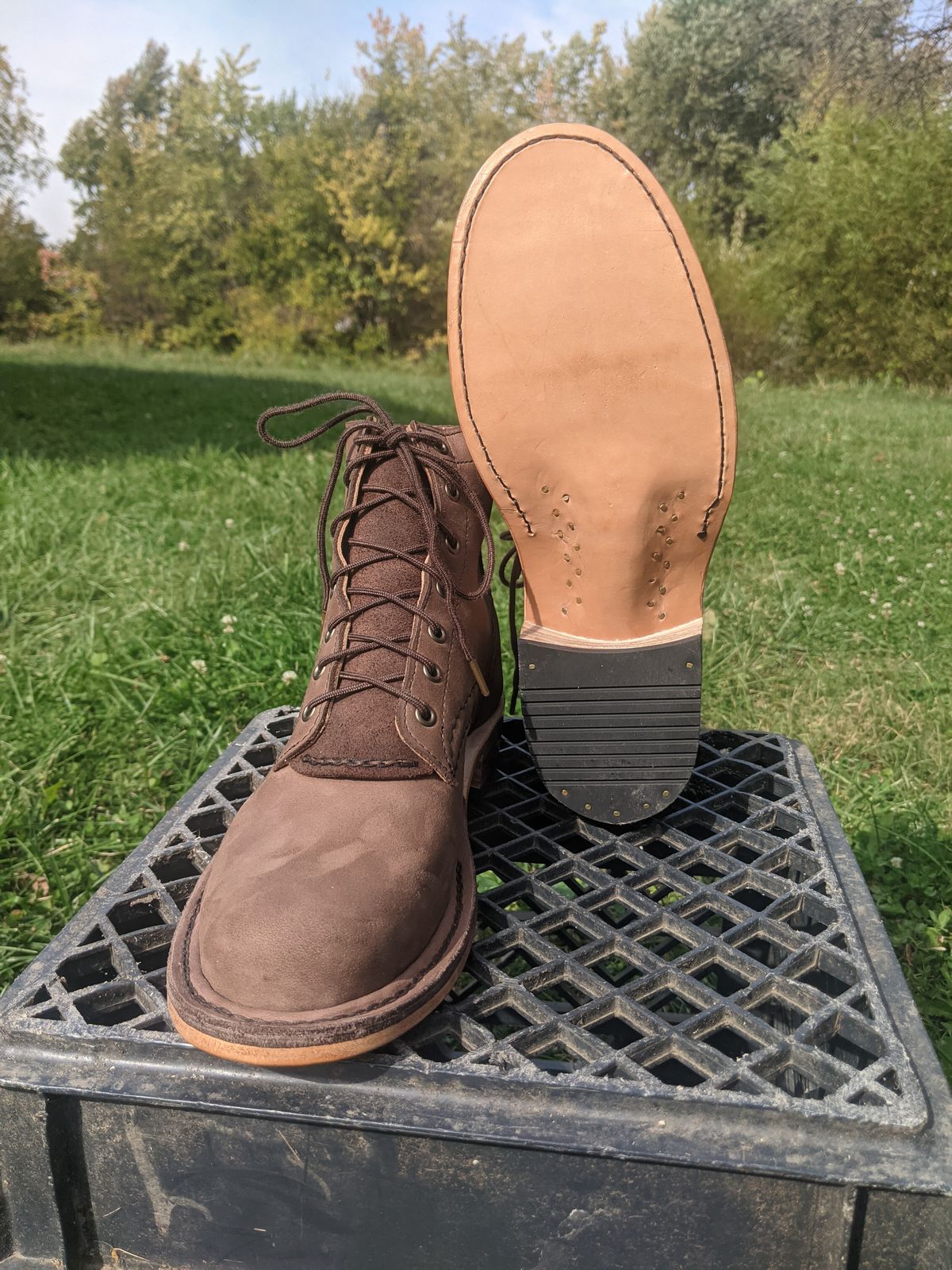 Photo by evsnova74 on October 18, 2025 of the Self-Made Custom Model in S.B. Foot Itasca Chestnut.