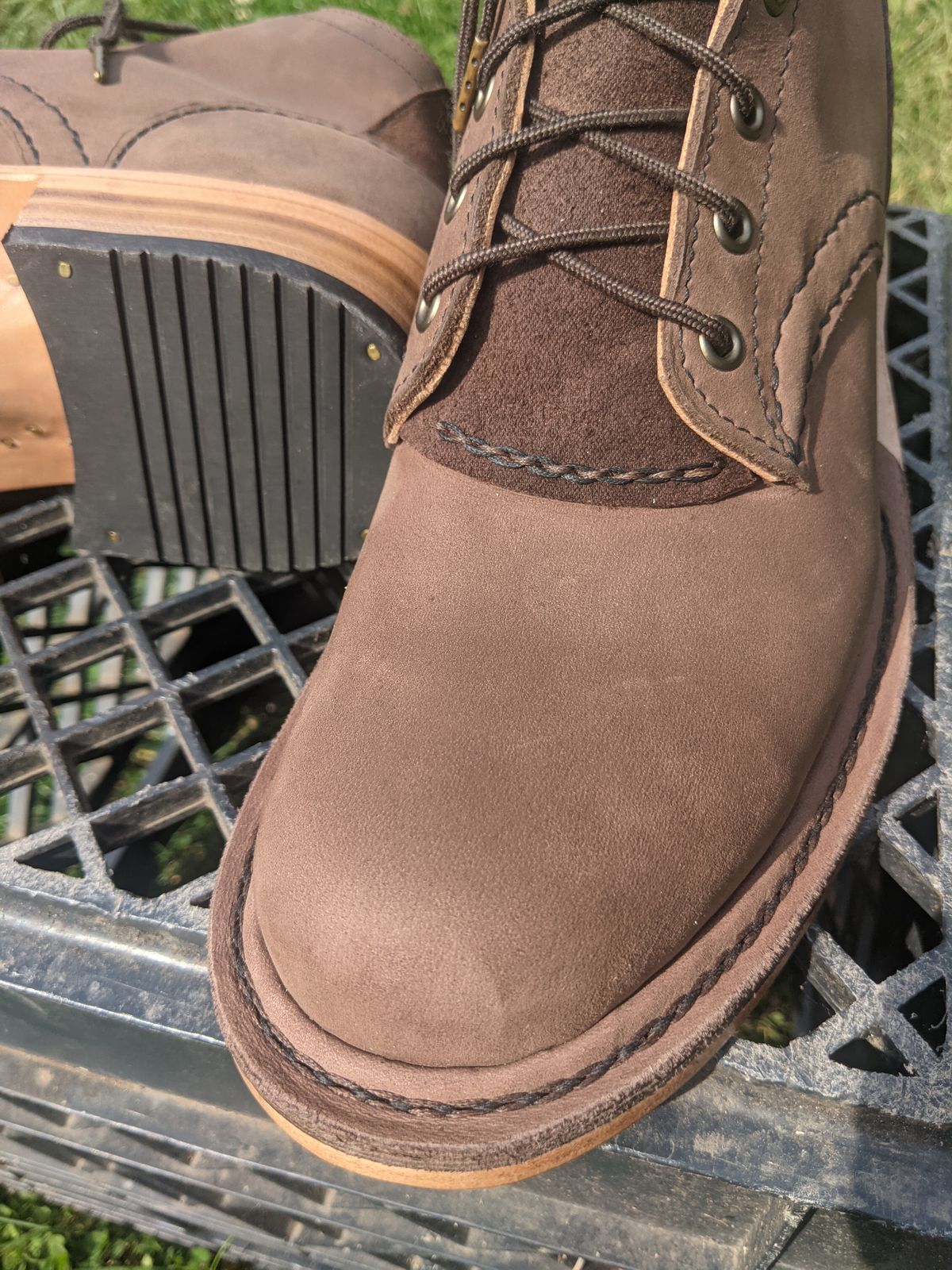 Photo by evsnova74 on October 18, 2025 of the Self-Made Custom Model in S.B. Foot Itasca Chestnut.