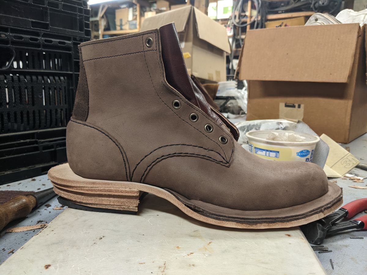 Photo by evsnova74 on October 15, 2025 of the Self-Made Custom Model in S.B. Foot Itasca Chestnut.