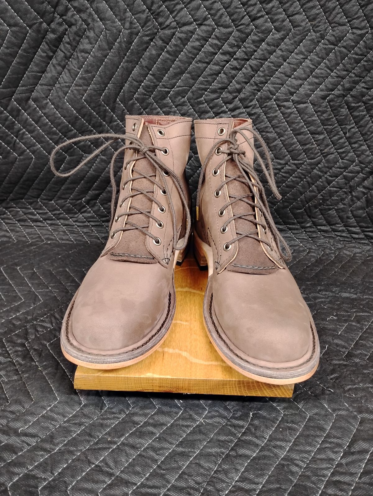 Photo by evsnova74 on November 1, 2025 of the Self-Made Custom Model in S.B. Foot Itasca Chestnut.