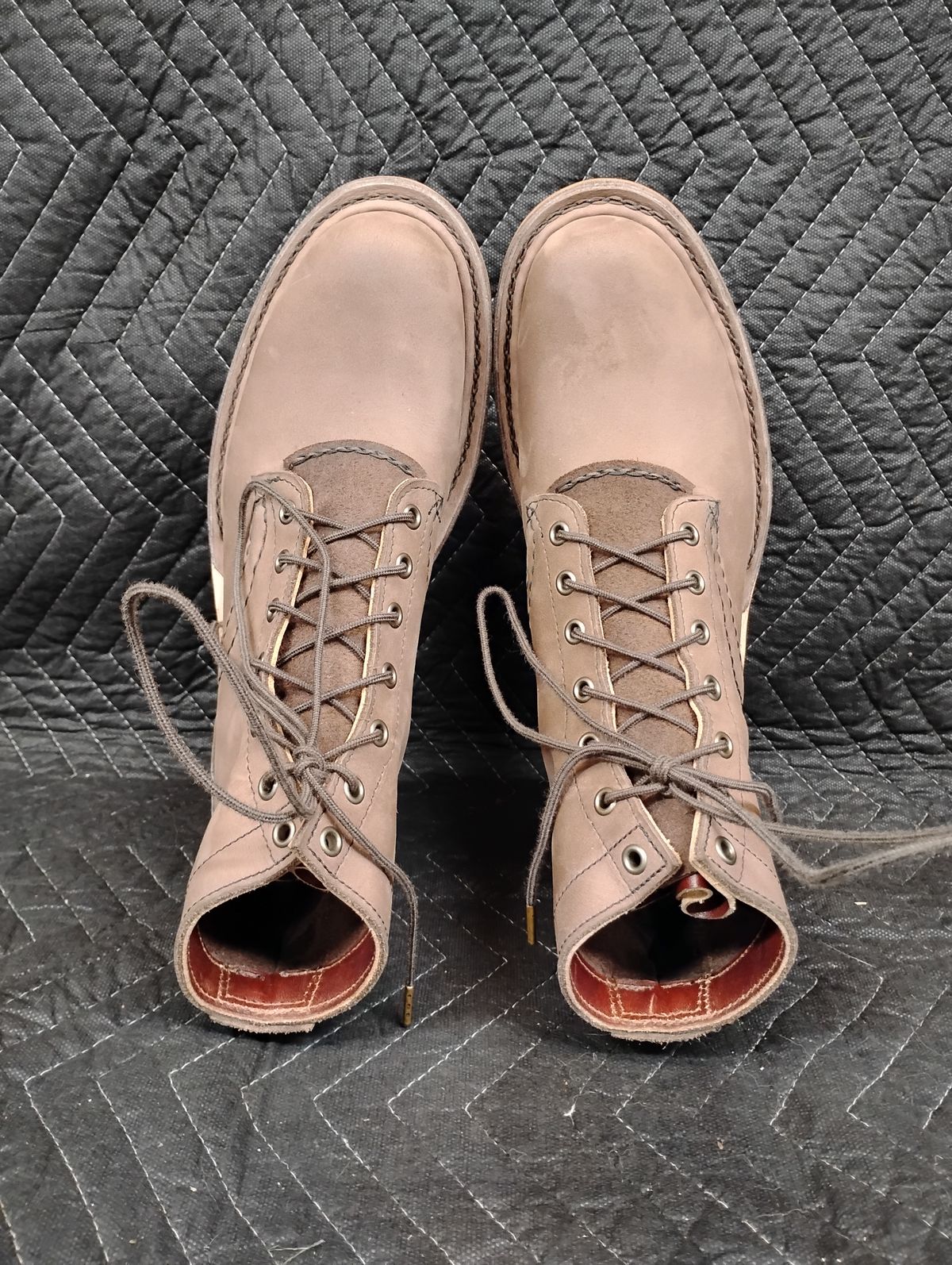 Photo by evsnova74 on November 1, 2025 of the Self-Made Custom Model in S.B. Foot Itasca Chestnut.