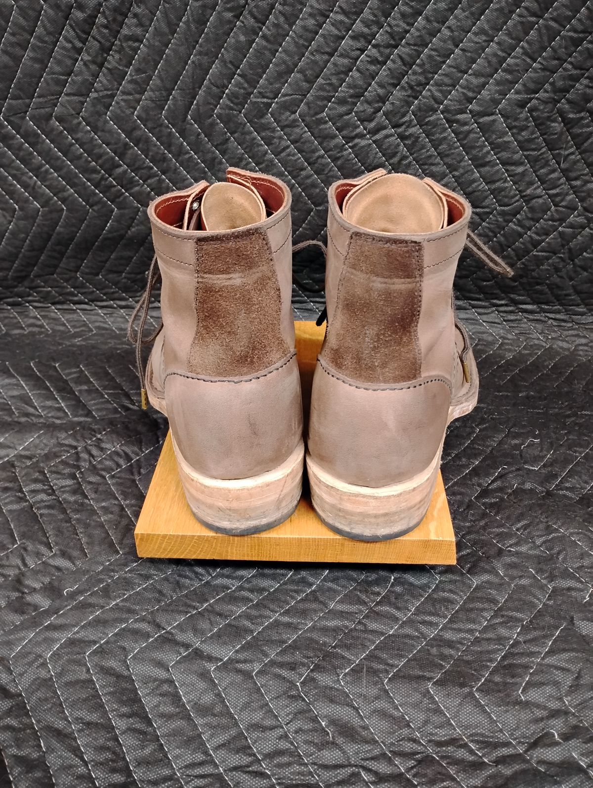 Photo by evsnova74 on December 1, 2025 of the Self-Made Custom Model in S.B. Foot Itasca Chestnut.