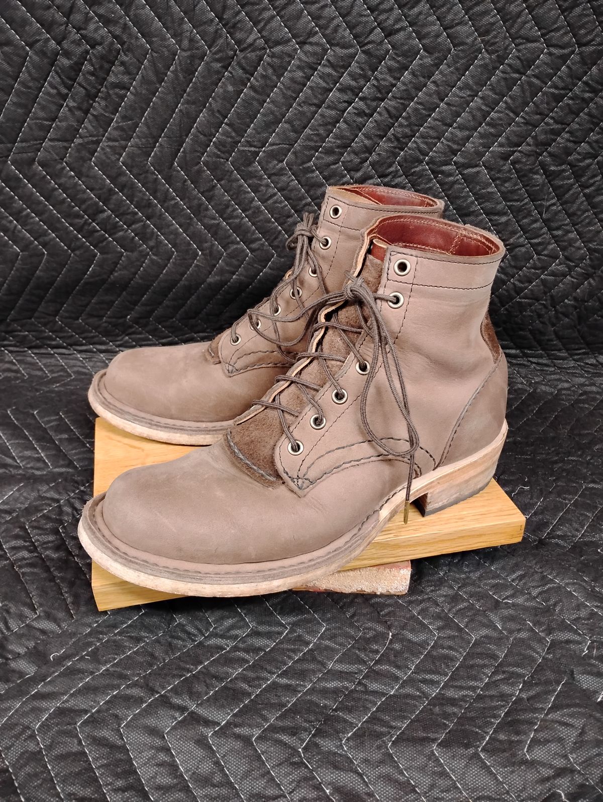 Photo by evsnova74 on December 1, 2025 of the Self-Made Custom Model in S.B. Foot Itasca Chestnut.