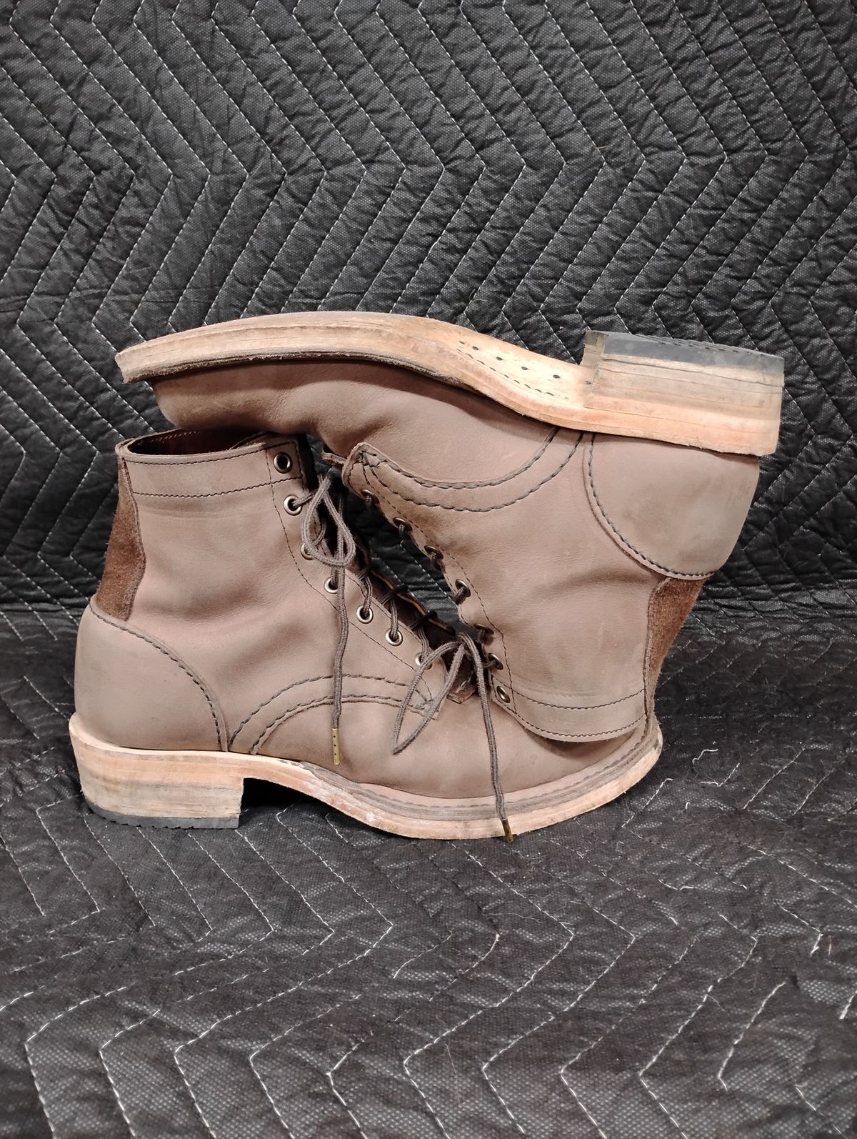 Photo by evsnova74 on December 1, 2025 of the Self-Made Custom Model in S.B. Foot Itasca Chestnut.