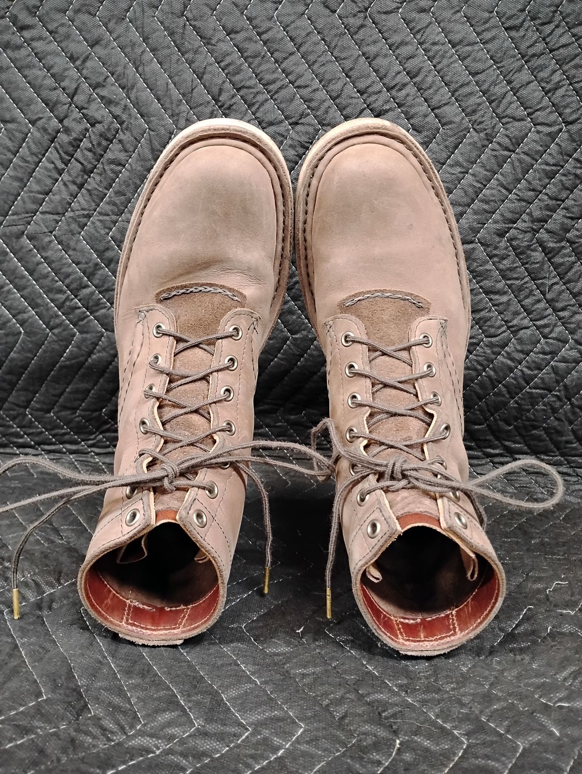 Photo by evsnova74 on December 1, 2025 of the Self-Made Custom Model in S.B. Foot Itasca Chestnut.