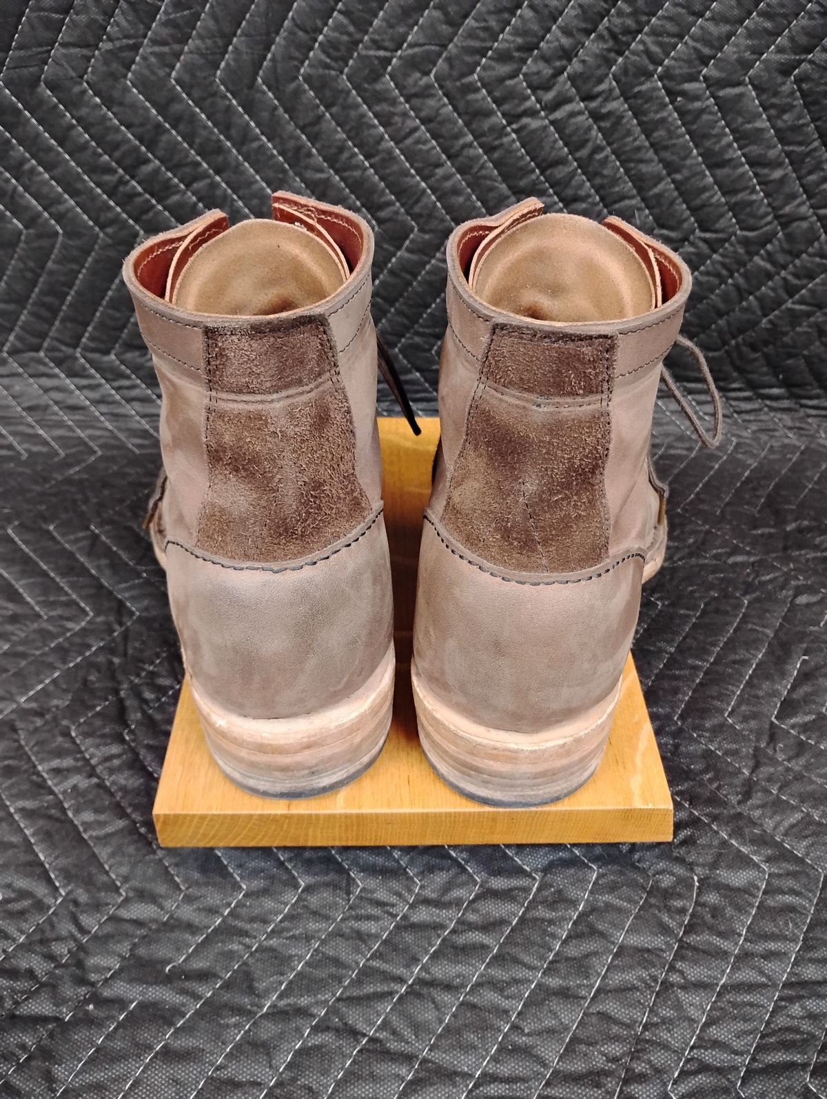 Photo by evsnova74 on January 1, 2026 of the Self-Made Custom Model in S.B. Foot Itasca Chestnut.