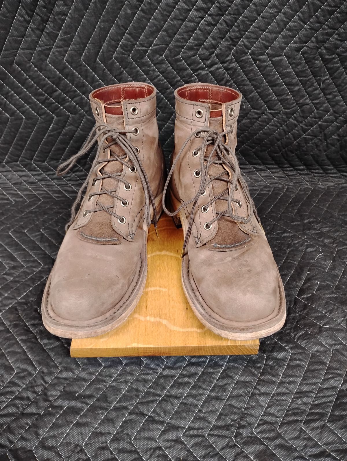 Photo by evsnova74 on January 1, 2026 of the Self-Made Custom Model in S.B. Foot Itasca Chestnut.