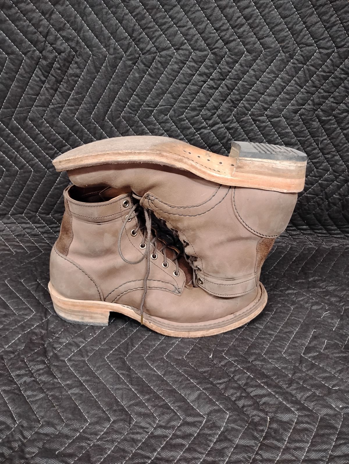 Photo by evsnova74 on January 1, 2026 of the Self-Made Custom Model in S.B. Foot Itasca Chestnut.