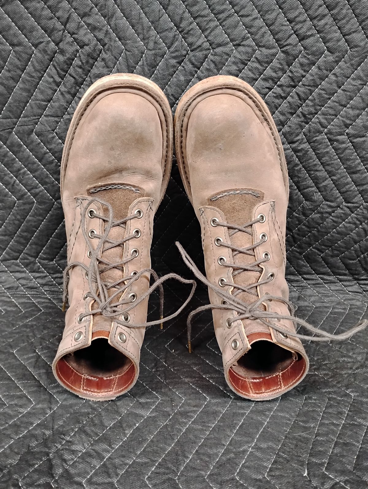 Photo by evsnova74 on January 1, 2026 of the Self-Made Custom Model in S.B. Foot Itasca Chestnut.