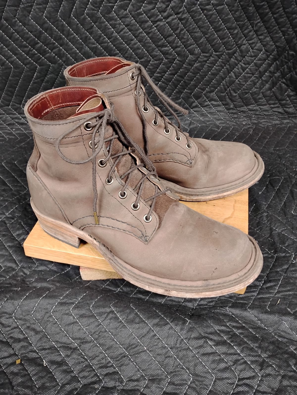 Photo by evsnova74 on February 2, 2026 of the Self-Made Custom Model in S.B. Foot Itasca Chestnut.