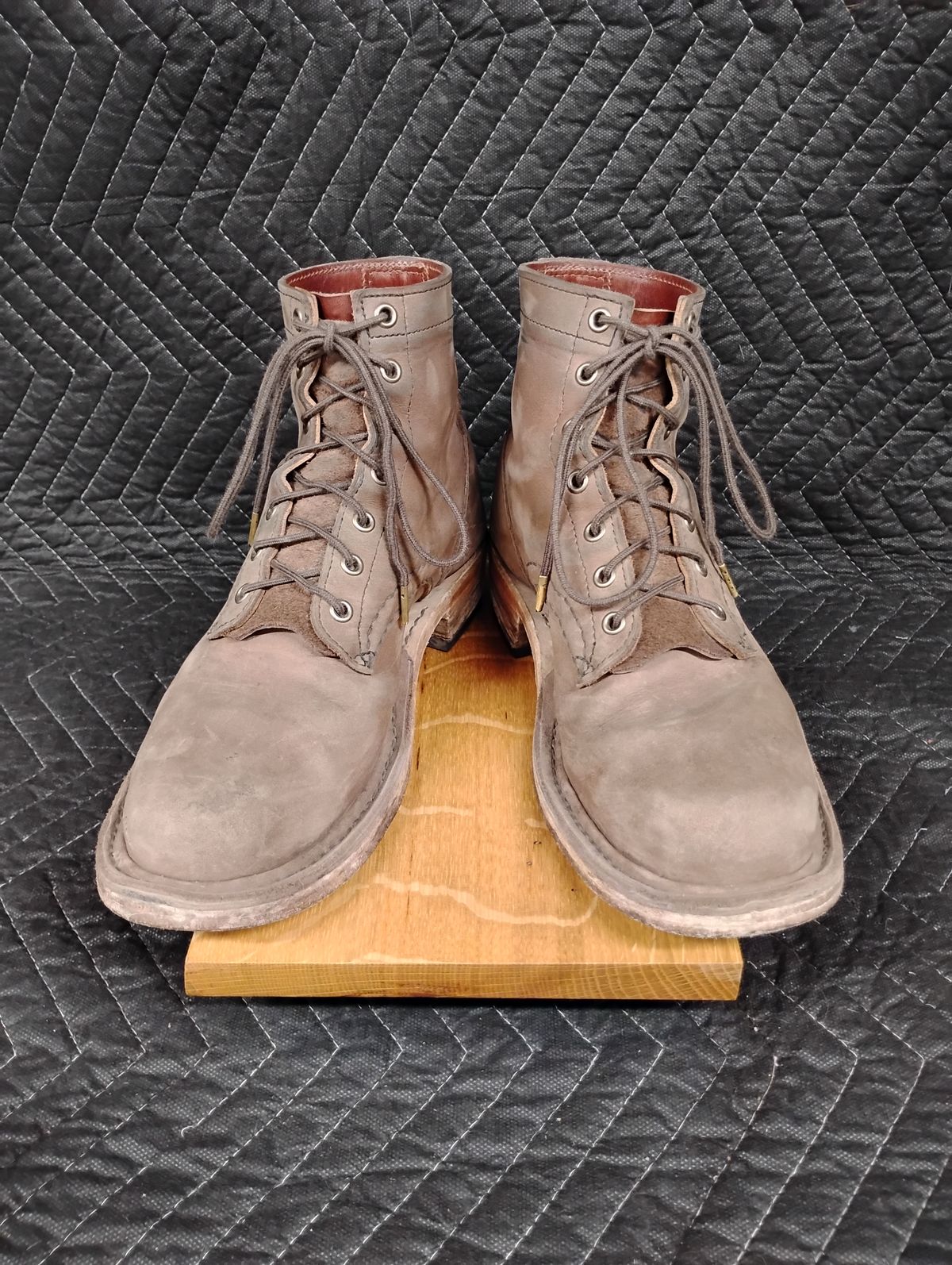 Photo by evsnova74 on March 2, 2026 of the Self-Made Custom Model in S.B. Foot Itasca Chestnut.