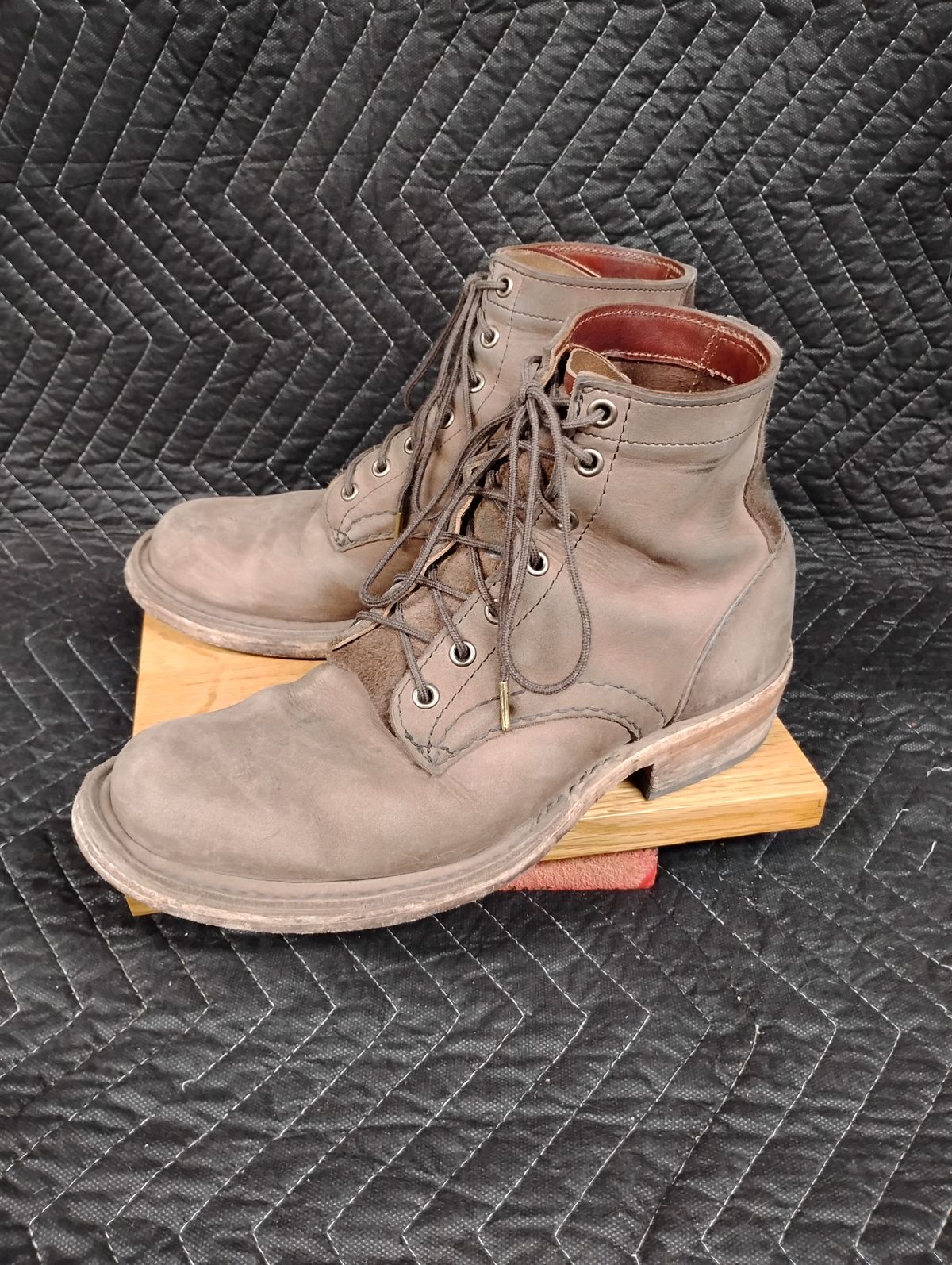 Photo by evsnova74 on March 2, 2026 of the Self-Made Custom Model in S.B. Foot Itasca Chestnut.