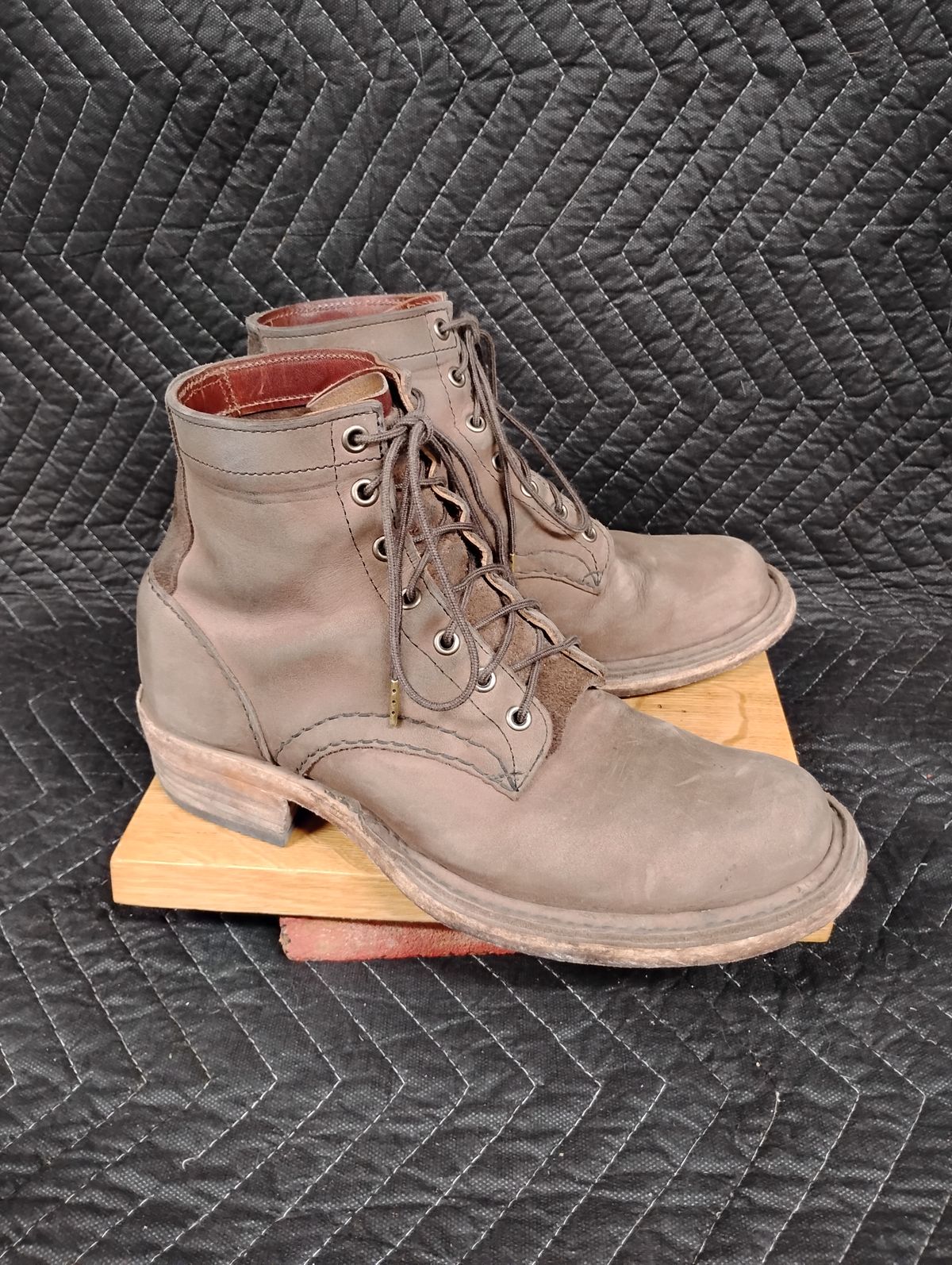 Photo by evsnova74 on March 2, 2026 of the Self-Made Custom Model in S.B. Foot Itasca Chestnut.