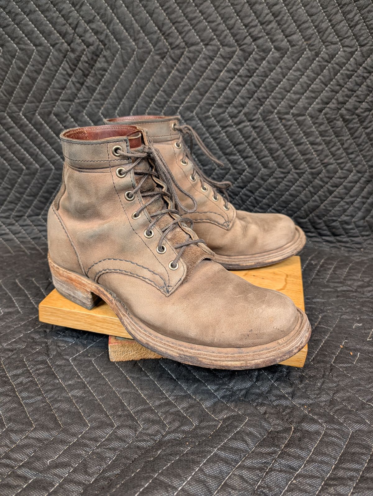 Photo by evsnova74 on April 3, 2026 of the Self-Made Custom Model in S.B. Foot Itasca Chestnut.