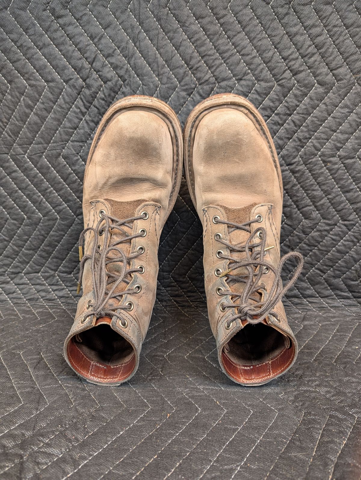 Photo by evsnova74 on April 3, 2026 of the Self-Made Custom Model in S.B. Foot Itasca Chestnut.