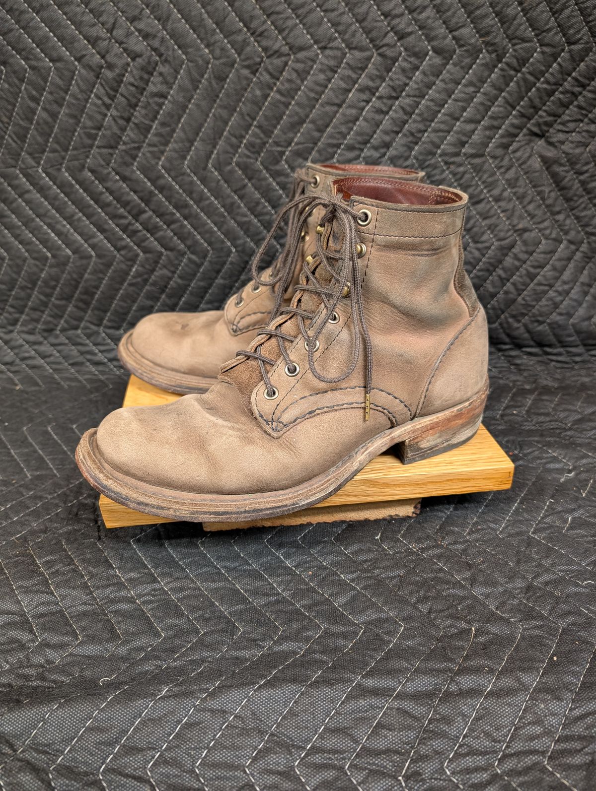 Photo by evsnova74 on May 1, 2026 of the Self-Made Custom Model in S.B. Foot Itasca Chestnut.