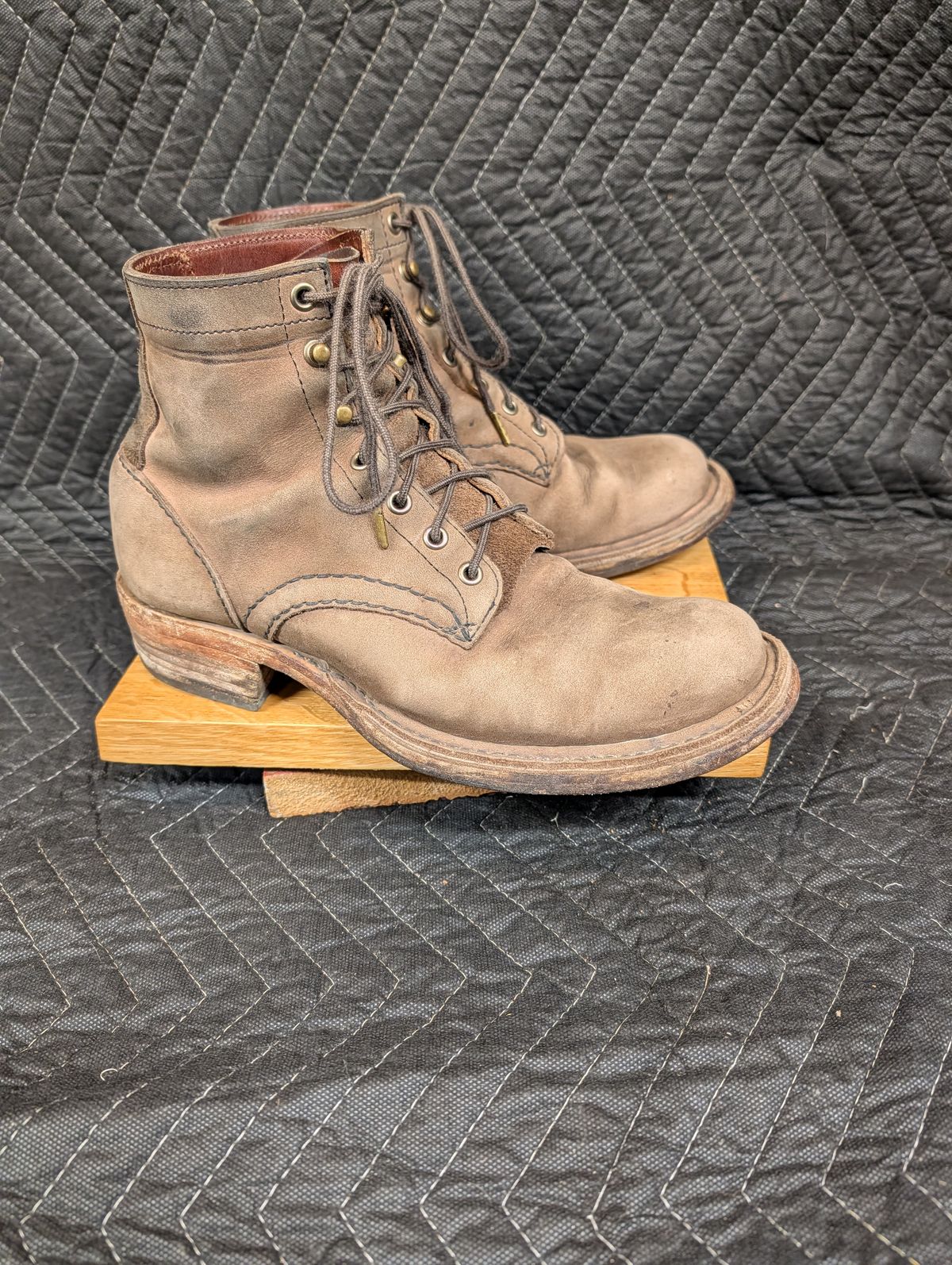Photo by evsnova74 on May 1, 2026 of the Self-Made Custom Model in S.B. Foot Itasca Chestnut.