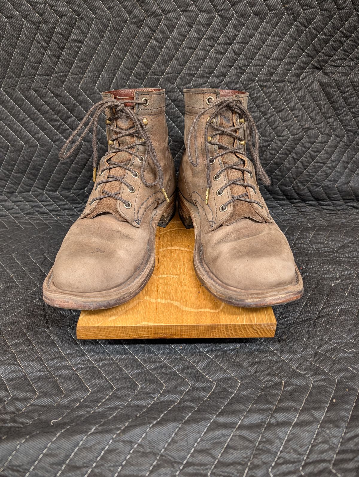 Photo by evsnova74 on May 1, 2026 of the Self-Made Custom Model in S.B. Foot Itasca Chestnut.