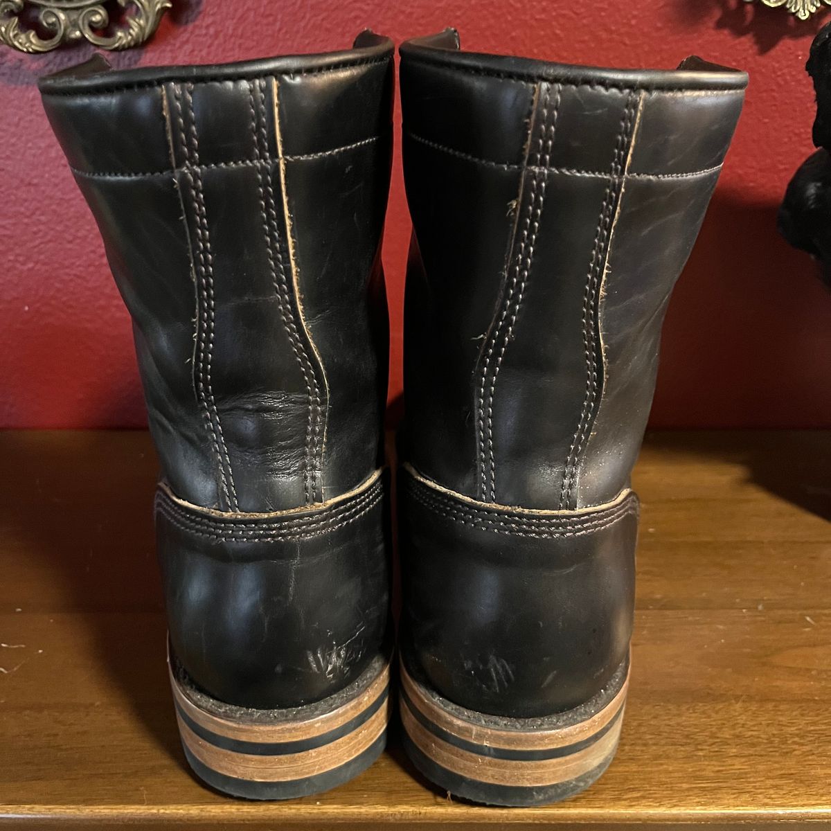 Photo by Ace_Crow_666 on November 2, 2025 of the The Urban Wolf Club Company Axeman 10 Eyelet in Seidel Black Double Shot.