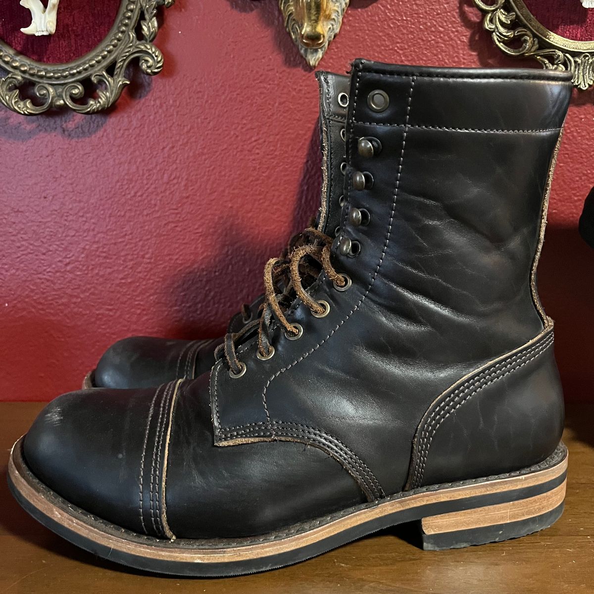 Photo by Ace_Crow_666 on November 2, 2025 of the The Urban Wolf Club Company Axeman 10 Eyelet in Seidel Black Double Shot.