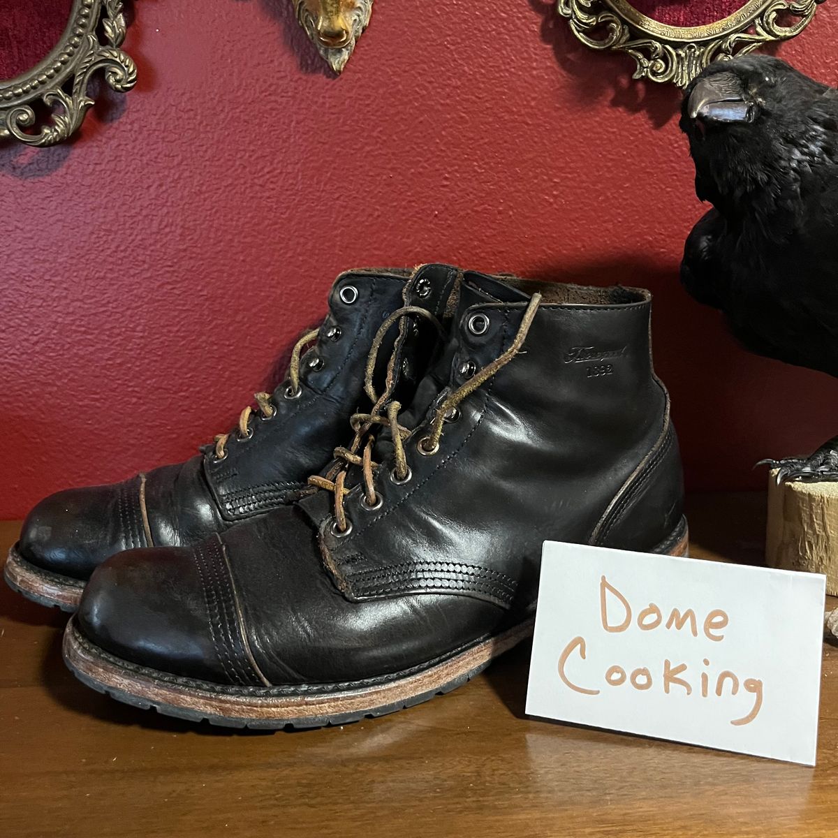 Photo by Ace_Crow_666 on November 2, 2025 of the Thorogood Dodgeville in Horween Black Chromexcel.