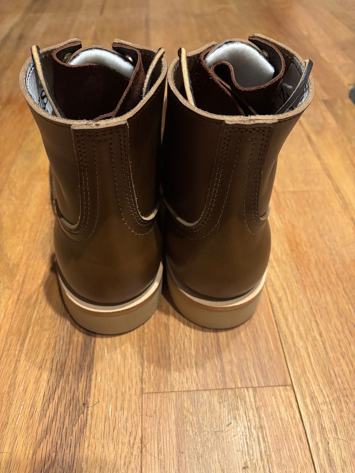 Photo by ohherewego on October 1, 2024 of the Nicks Free Range in Horween British Tan Chromexcel.