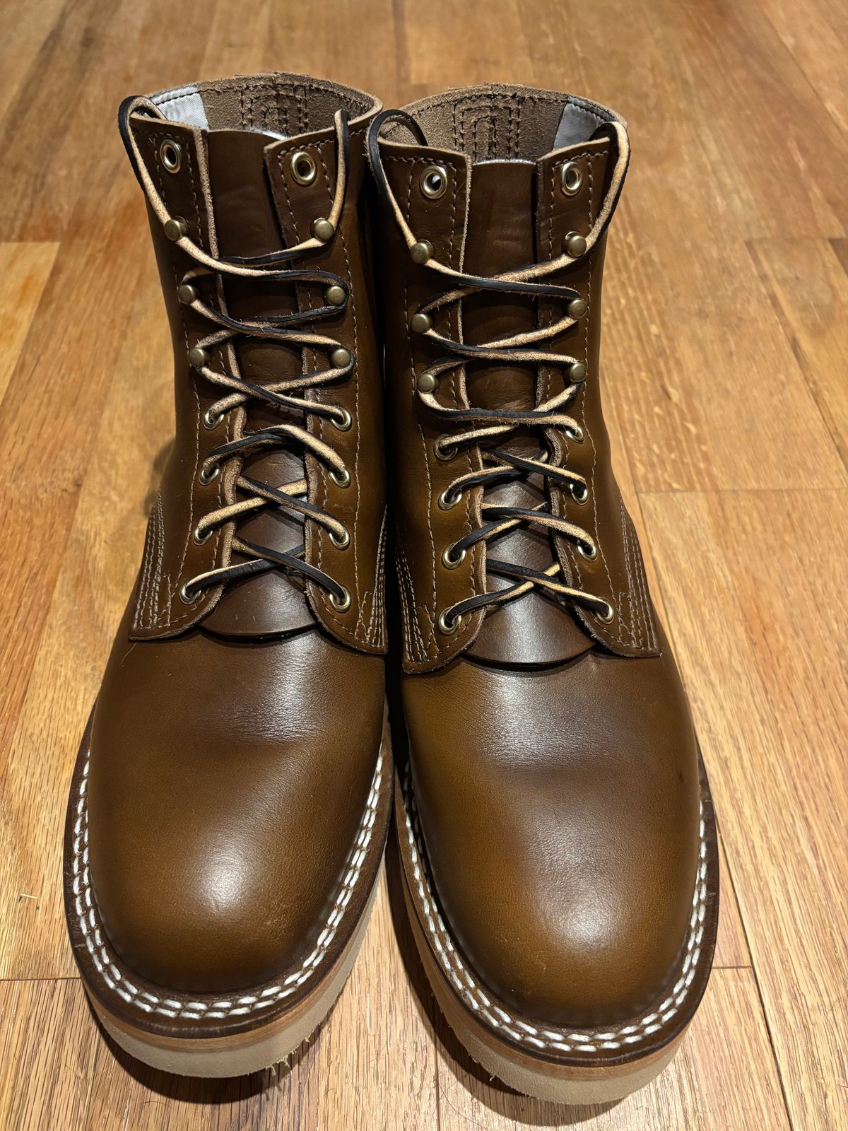 Photo by ohherewego on October 1, 2024 of the Nicks Free Range in Horween British Tan Chromexcel.