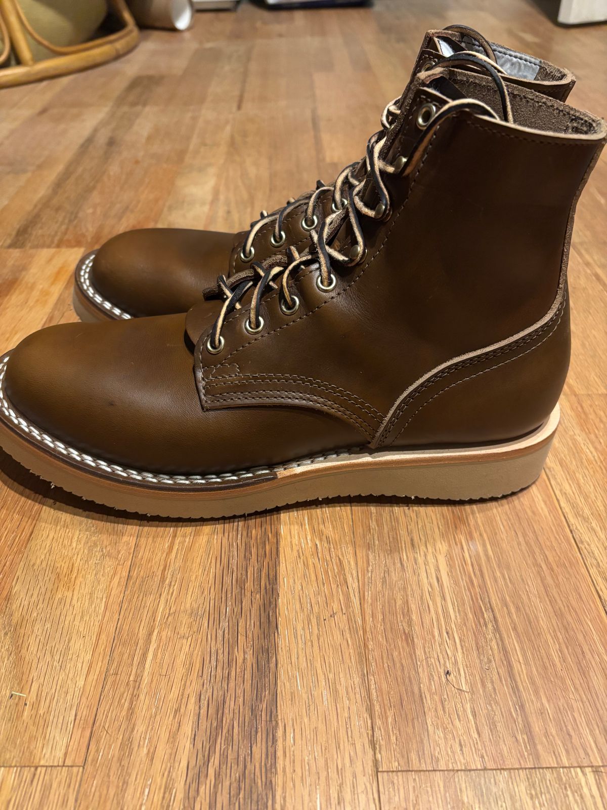 Photo by ohherewego on October 1, 2024 of the Nicks Free Range in Horween British Tan Chromexcel.