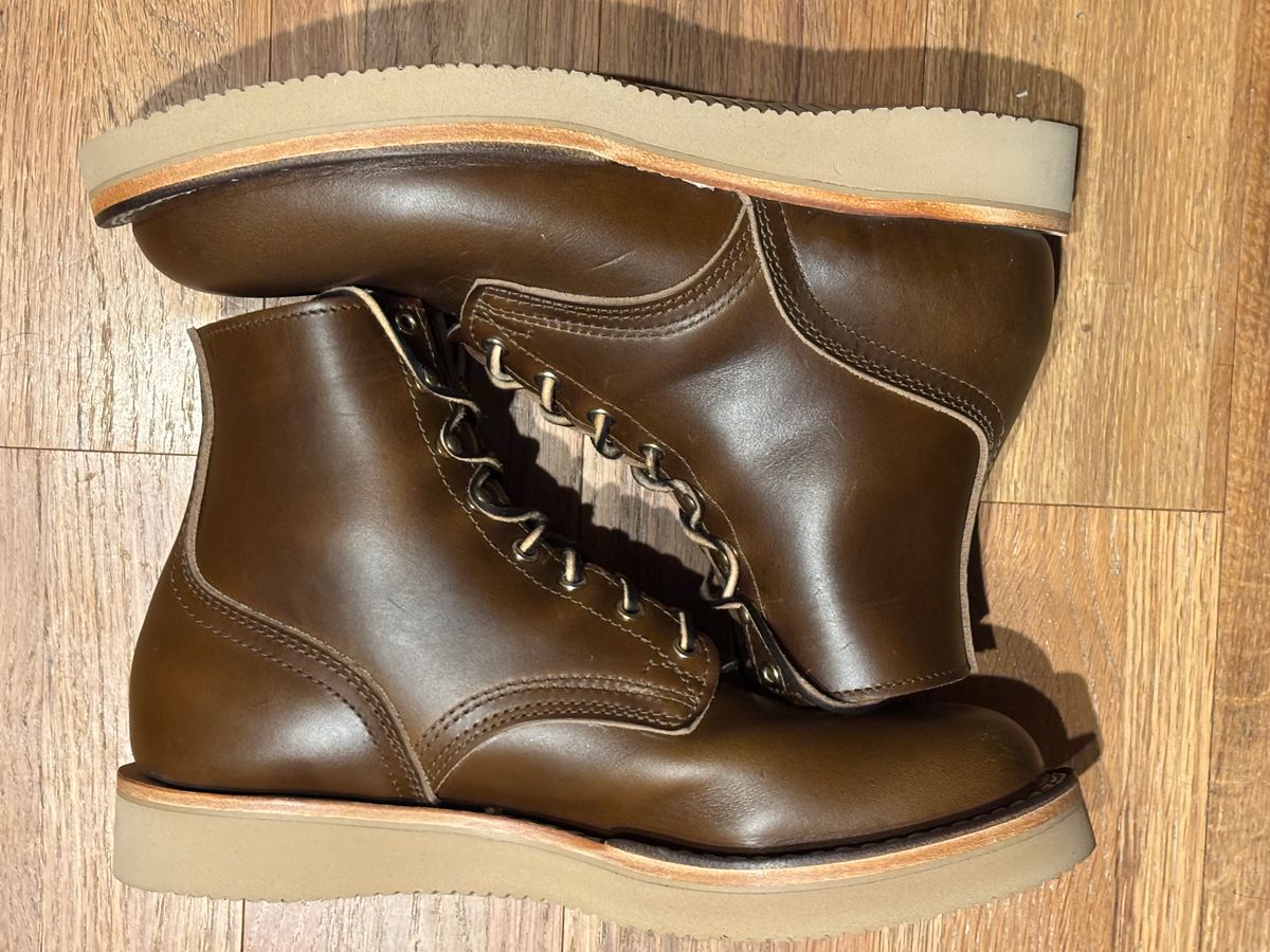 Photo by ohherewego on October 1, 2024 of the Nicks Free Range in Horween British Tan Chromexcel.