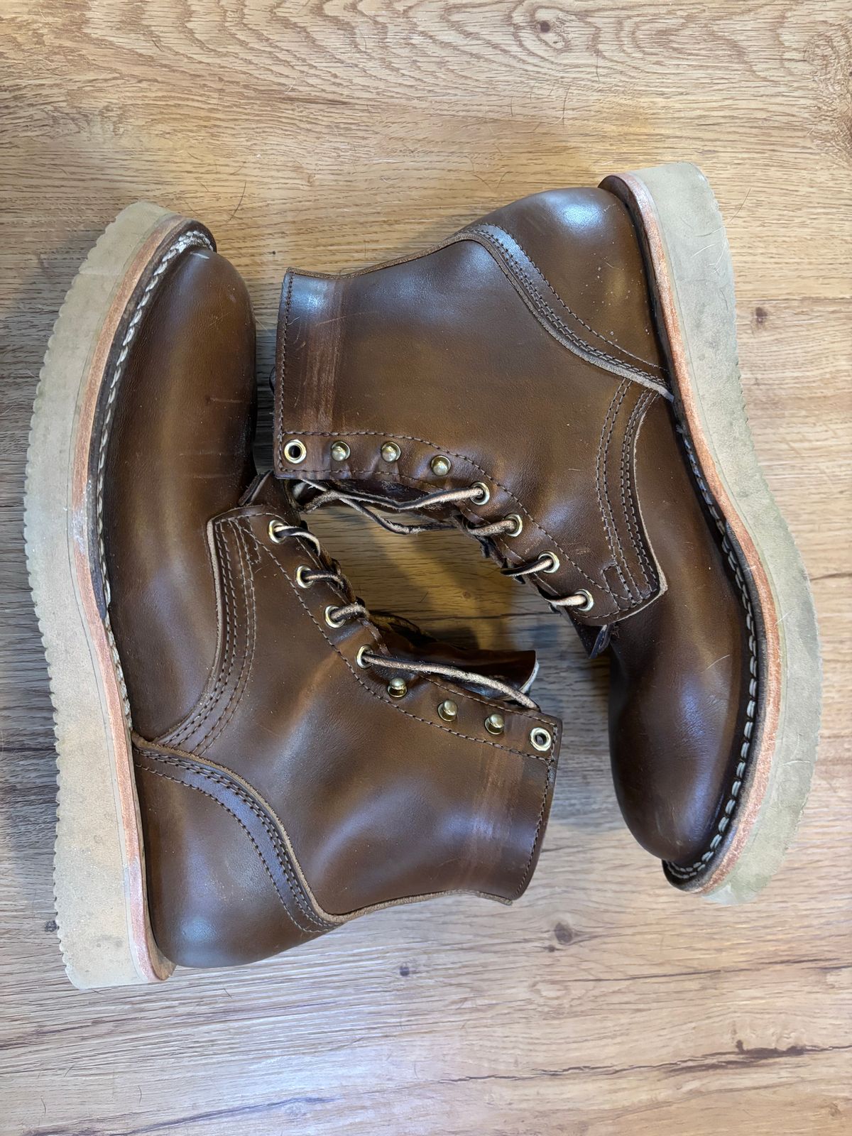 Photo by ohherewego on December 1, 2024 of the Nicks Free Range in Horween British Tan Chromexcel.