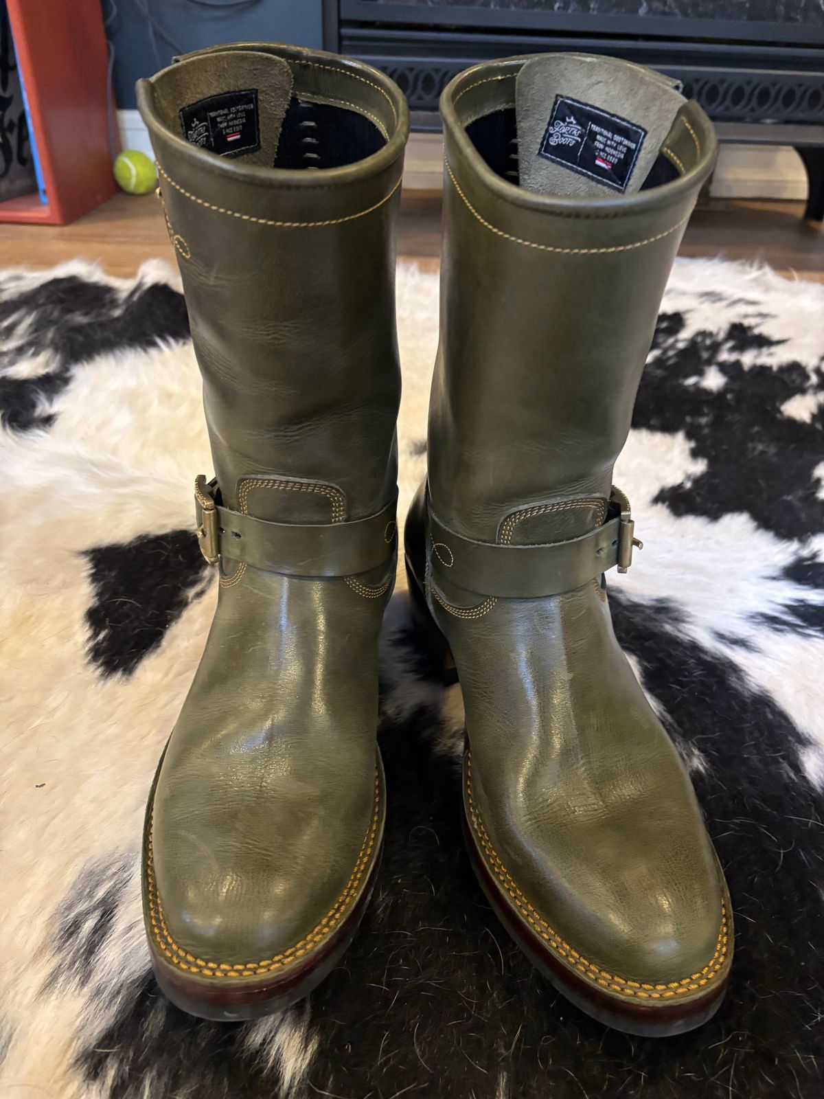 Photo by ohherewego on November 2, 2025 of the Fortis Boots Tapak 2.0 Engineer Boots in Indonesian Olive Pullup.