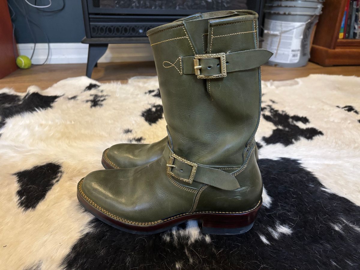 Photo by ohherewego on November 2, 2025 of the Fortis Boots Tapak 2.0 Engineer Boots in Indonesian Olive Pullup.