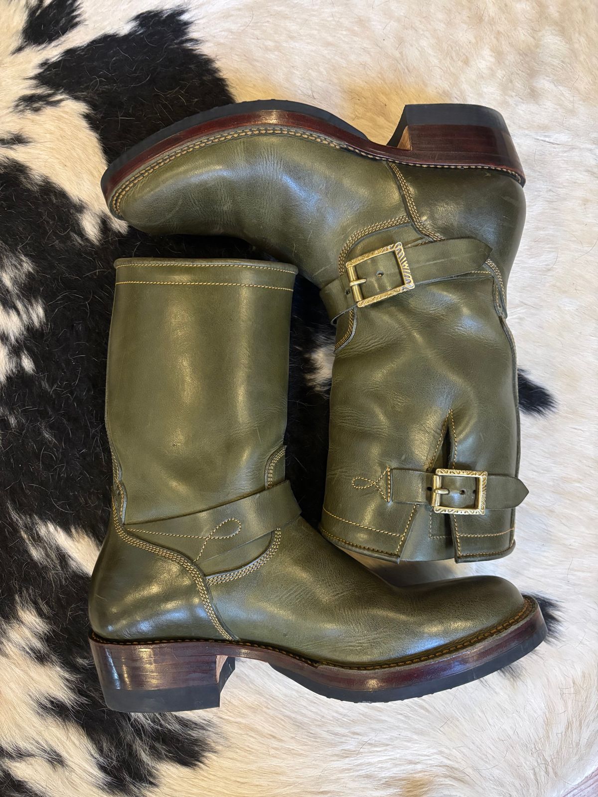 Photo by ohherewego on November 2, 2025 of the Fortis Boots Tapak 2.0 Engineer Boots in Indonesian Olive Pullup.