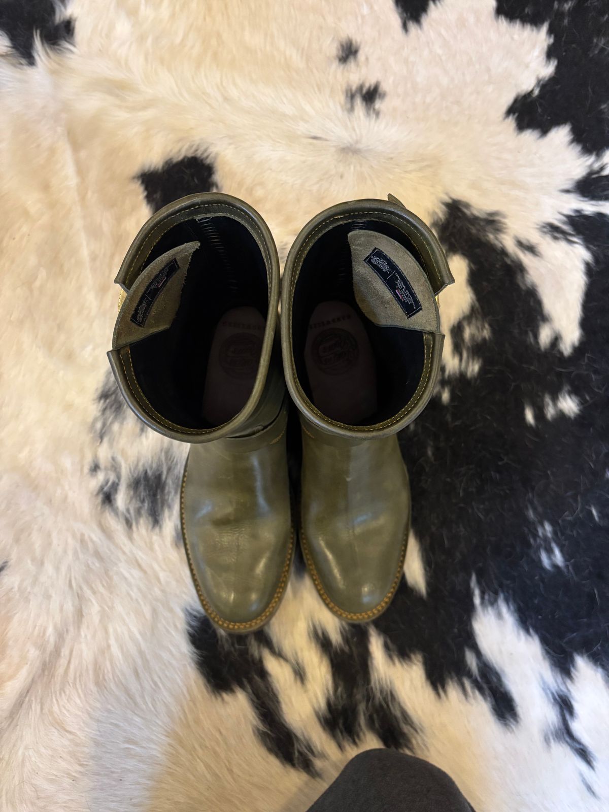 Photo by ohherewego on November 2, 2025 of the Fortis Boots Tapak 2.0 Engineer Boots in Indonesian Olive Pullup.