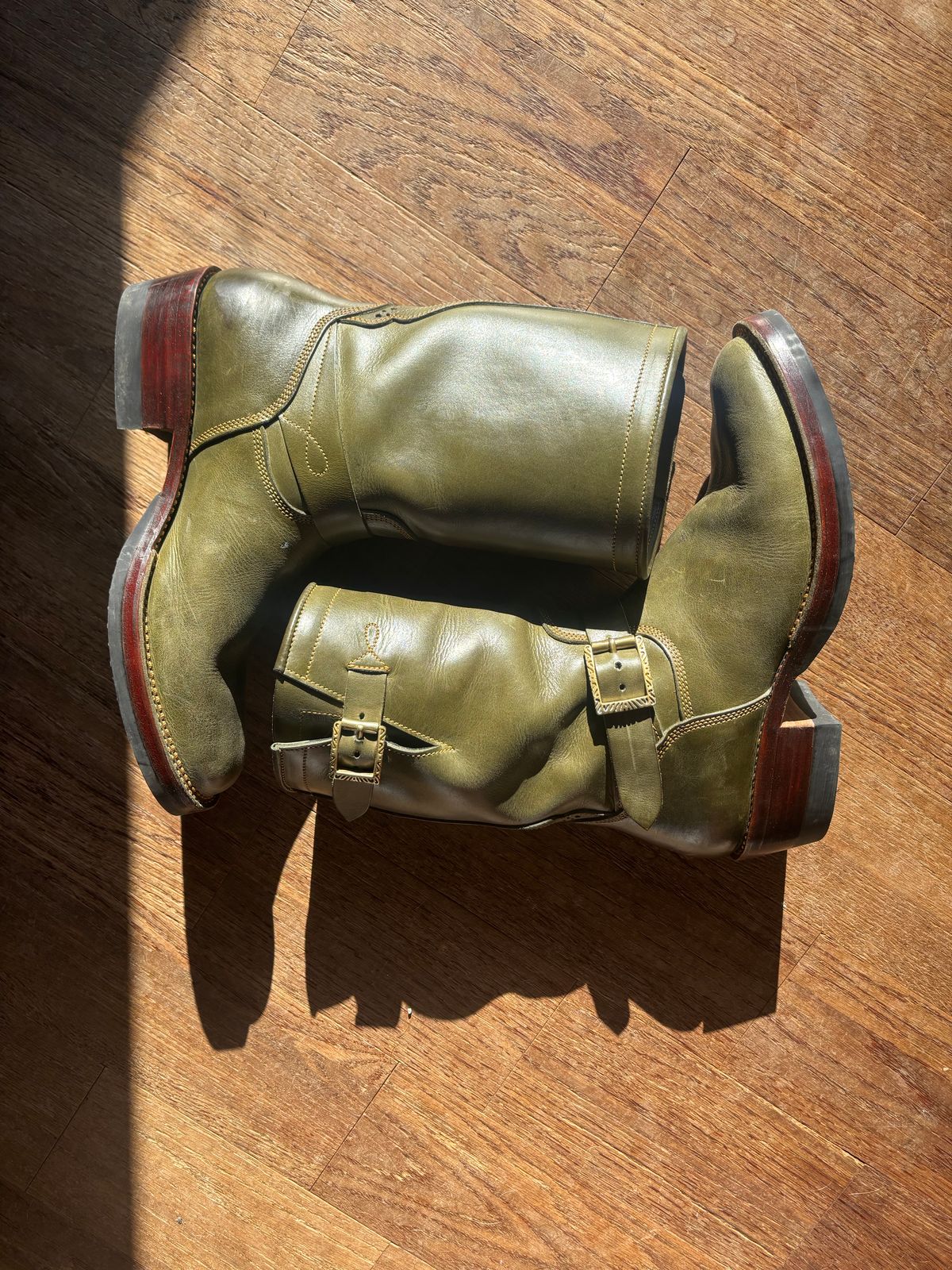 Photo by ohherewego on December 1, 2025 of the Fortis Boots Tapak 2.0 Engineer Boots in Indonesian Olive Pullup.