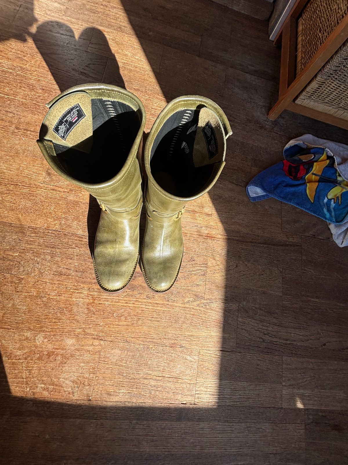 Photo by ohherewego on December 1, 2025 of the Fortis Boots Tapak 2.0 Engineer Boots in Indonesian Olive Pullup.