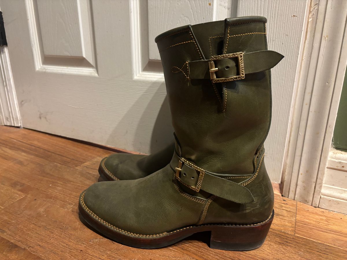 Photo by ohherewego on January 2, 2026 of the Fortis Boots Tapak 2.0 Engineer Boots in Indonesian Olive Pullup.