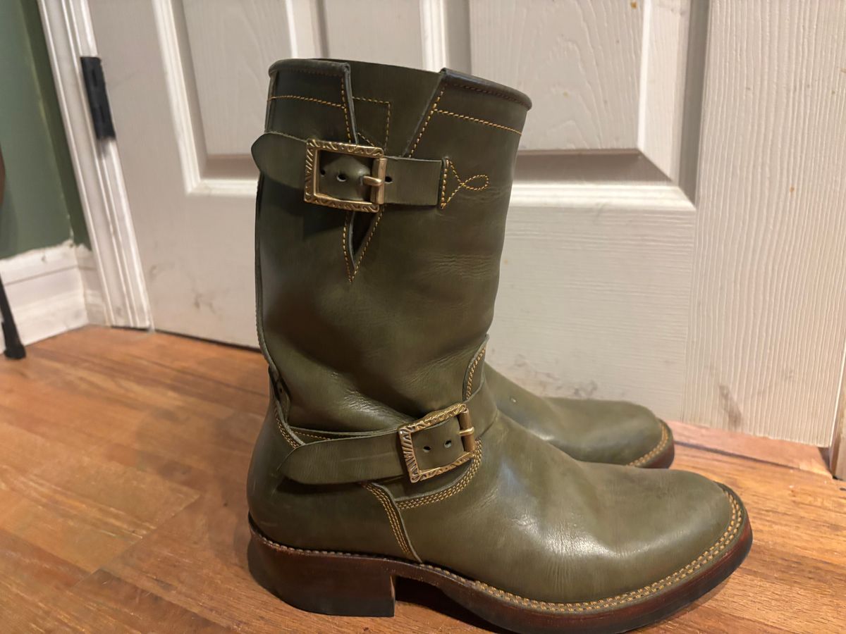 Photo by ohherewego on January 2, 2026 of the Fortis Boots Tapak 2.0 Engineer Boots in Indonesian Olive Pullup.