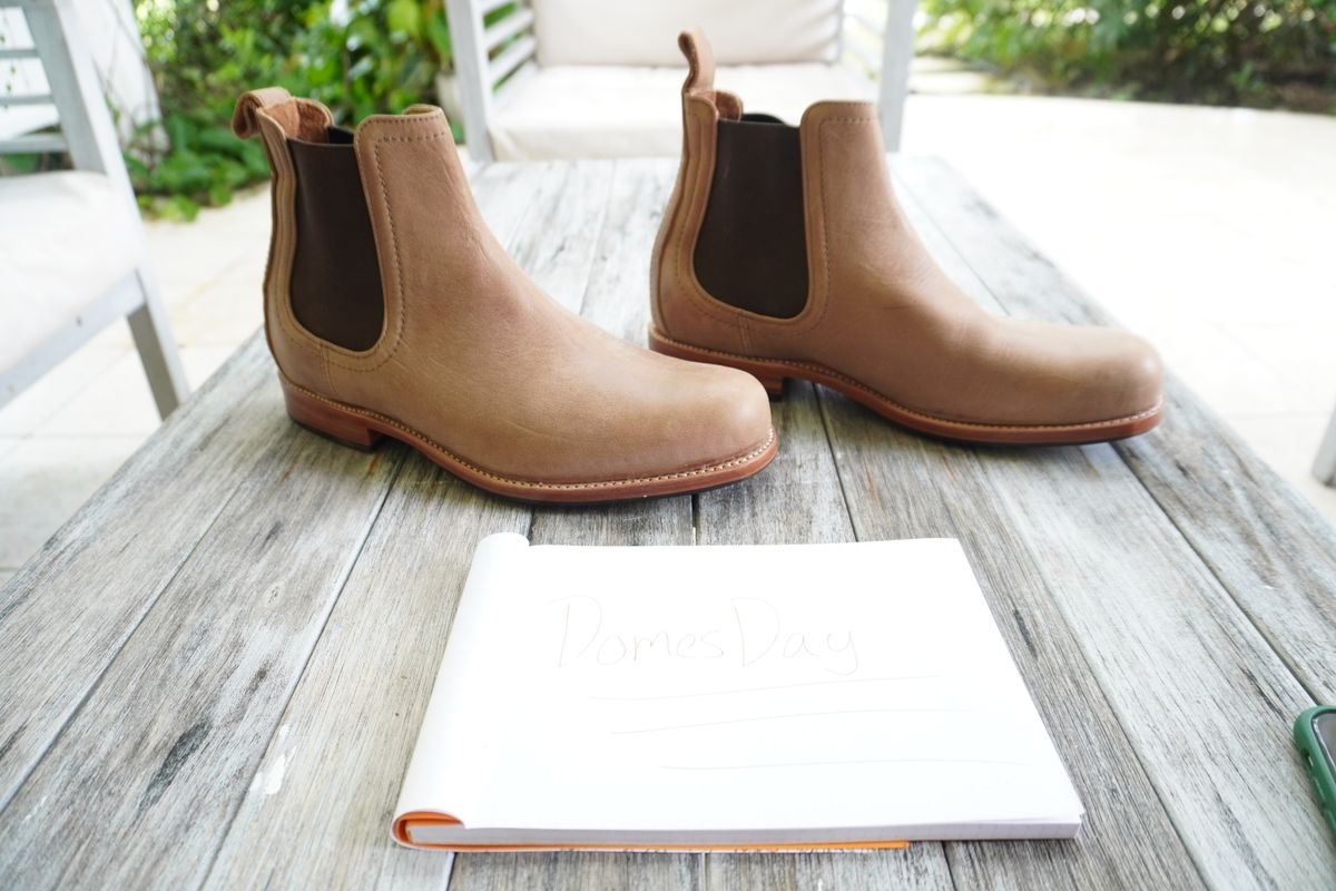 Photo by denimwatchesboots on October 1, 2024 of the Adelante Mendoza in Desert Full Grain.
