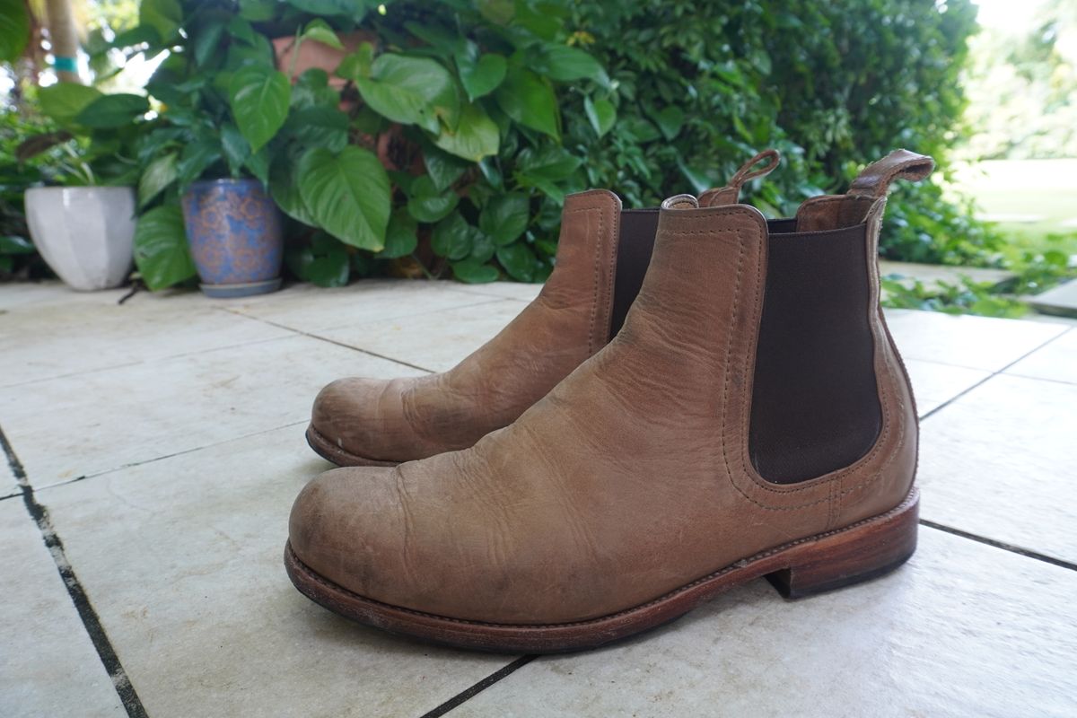 Photo by denimwatchesboots on November 4, 2024 of the Adelante Mendoza in Desert Full Grain.