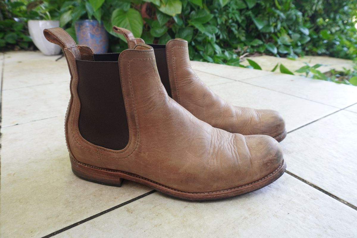 Photo by denimwatchesboots on November 4, 2024 of the Adelante Mendoza in Desert Full Grain.